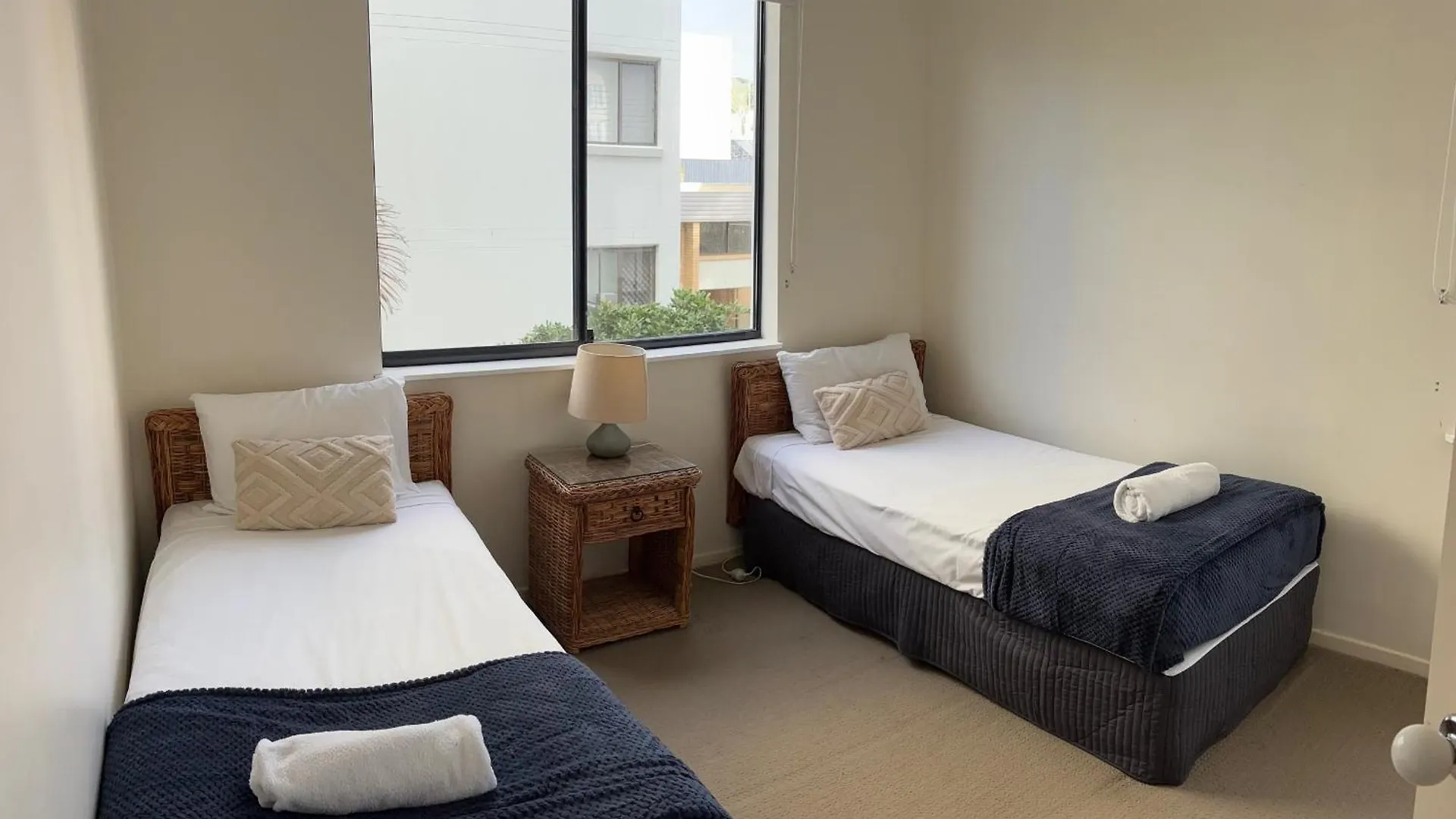 Kings Row Apartments Caloundra Aparthotel